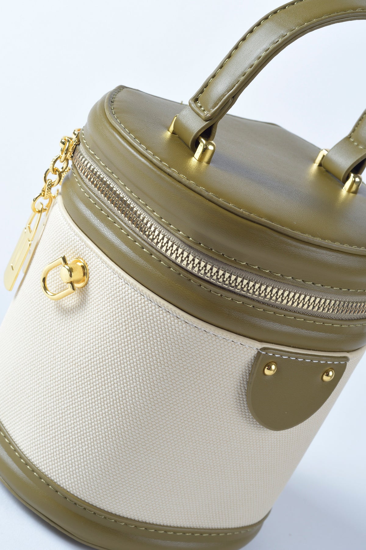 Sultana Bucket Bag by Maciele, detail 1