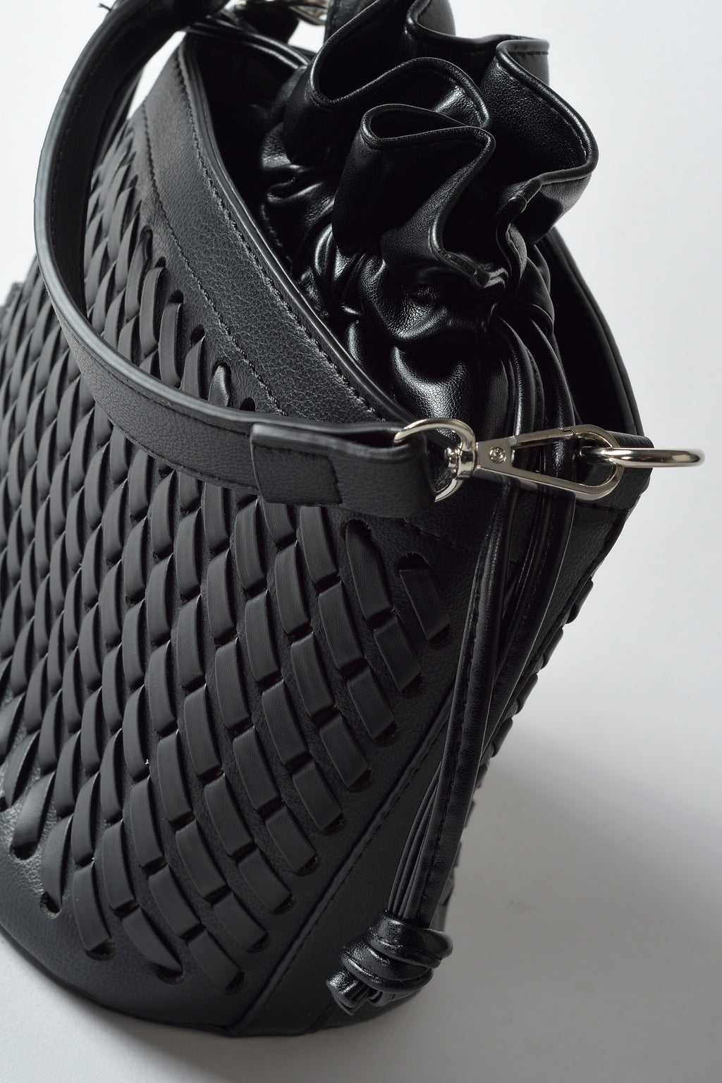 Atlas Bucket Bag by Maciele, detail 3
