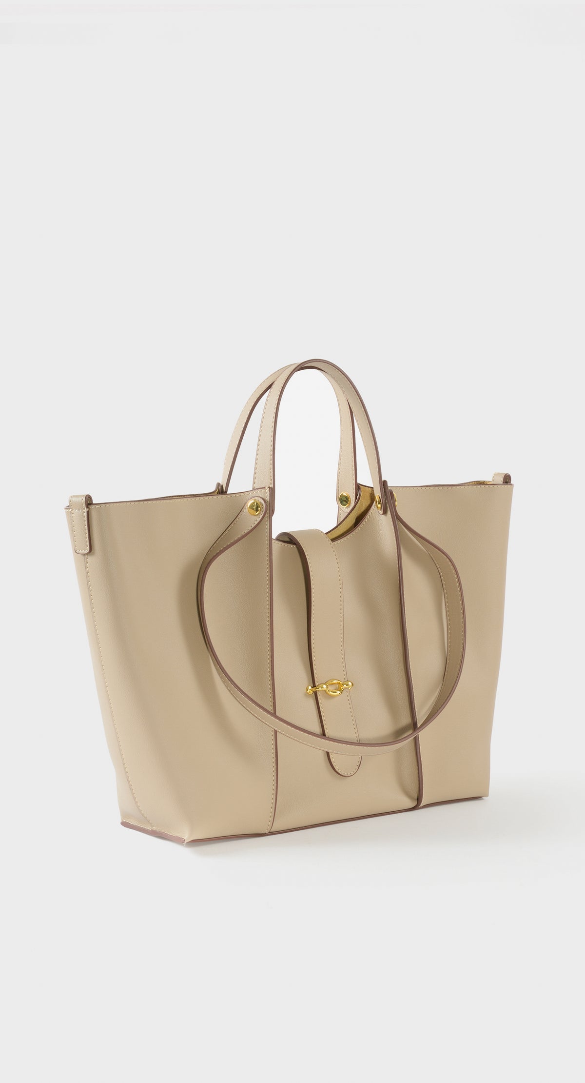Classique Handbag in Black by Maciele
