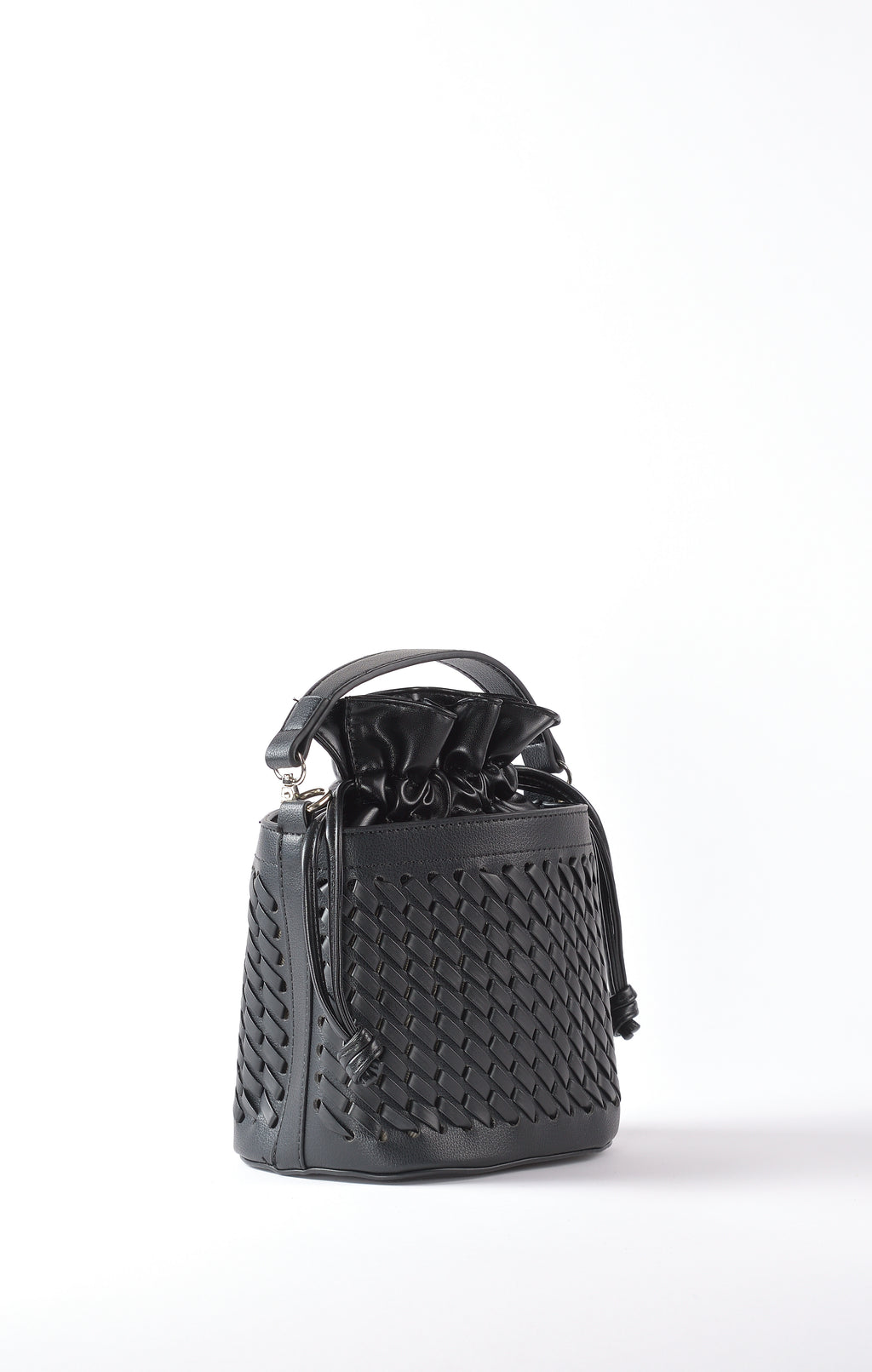 Atlas Bucket Bag by Maciele, detail 2