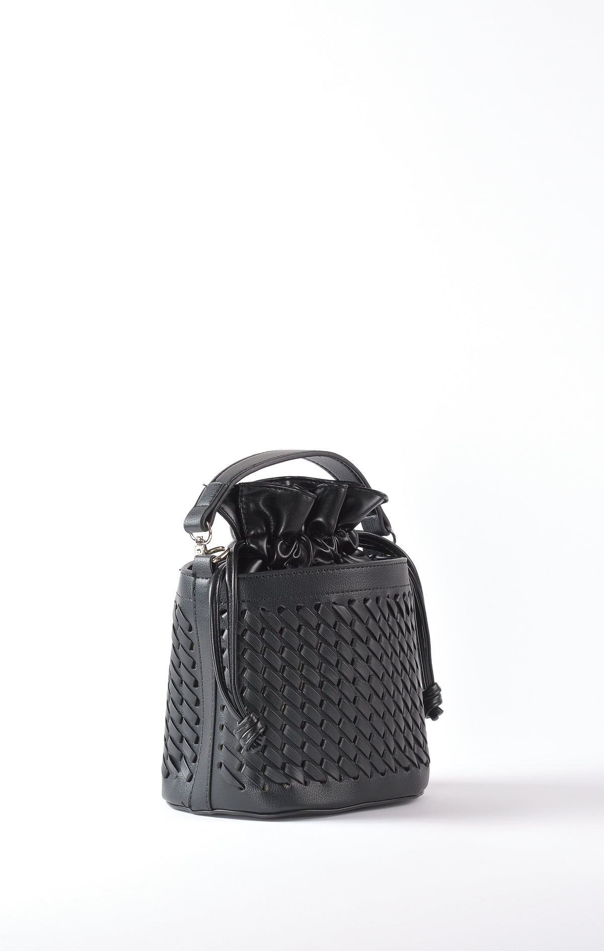Atlas Bucket Bag by Maciele, detail 2